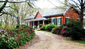 Glenfield Plantation Historic Antebellum Bed and Breakfast  Натчез